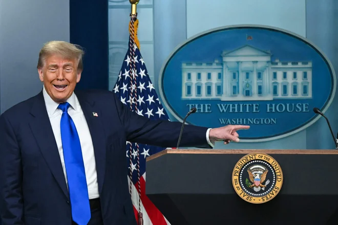 Mark Rutte je Trumpove vulgarne besede opravičil z izjavo, da mora »očka včasih uporabiti težke besede«. FOTO: Andrew Caballero-Reynolds/AFP
