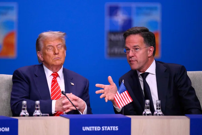Odnose med generalnim sekretarjem Nata Markom Ruttejem in Donaldom Trumpom so poimenovali stockholmski sindrom. FOTO: John Thys/AFP