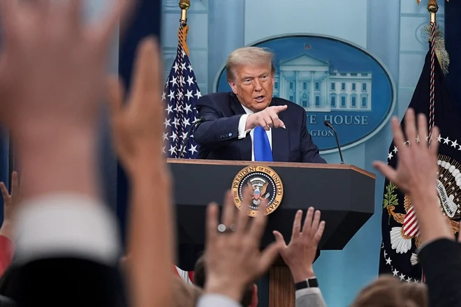 Ameriški predsednik Donald Trump je menda že pred napadom vedel, kje se skriva iranski vrhovni voditelj. FOTO: Ken Cedeno/Reuters