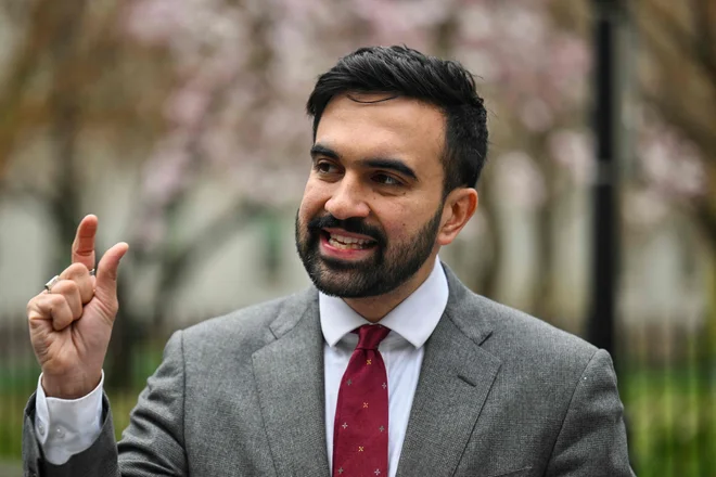 Član parlamenta države New York iz Queensa Zohran Kwame Mamdani hoče ohraniti status New Yorka kot zatočišča za nezakonite priseljence. Foto Angela Weiss/AFP