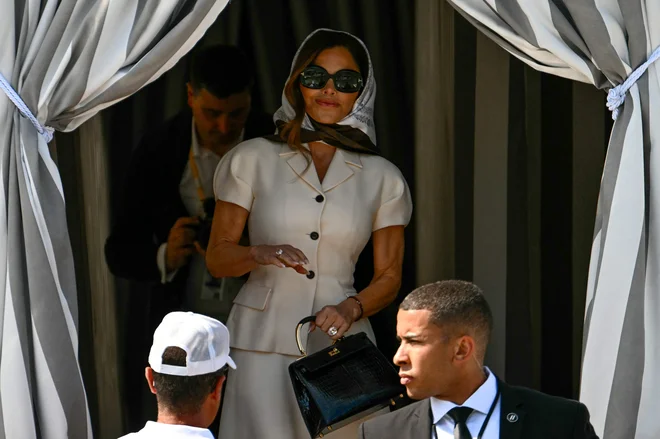 Lauren Sanchez med odhodom iz Aman hotela. FOTO:  Stefano Rellandini/AFP