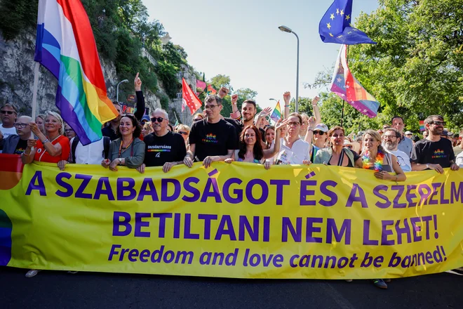 Župan Budimpešte se je parade udeležil kljub vladni prepovedi dogodka. FOTO: Lisa Leutner/Reuters