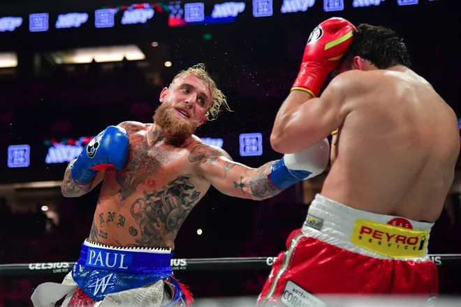 Moč Jaka Paula je občutil tudi Julio Cesar Chavez mlajši. FOTO: Gary A. Vasquez/Reuters