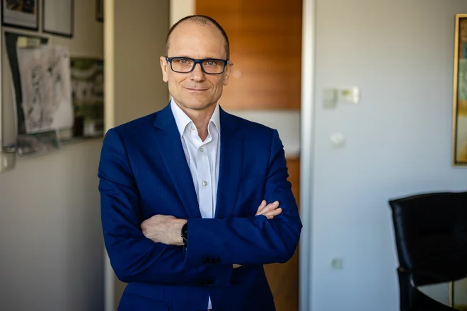 <p>V zadnjih dveh letih smo veliko časa namenili iskanju logističnih poti za transport CO<sub>2</sub>, vzpostavili smo stike z vsemi lokacijami, kjer projekti za skladiščenje dobro potekajo in bi jih v prihodnje lahko uporabili, aktivnosti v zvezi z zajemom in skladiščenjem CO<sub>2</sub> opisuje Tomaž Vuk. FOTO: Črt Piksi/Delo</p>
