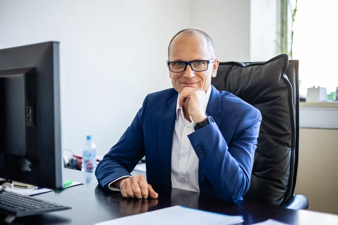Alpacem Cement bo imel najstrožje zakonodajne standarde v cementni industriji ter bo posledično dosegal najnižje emisijske vrednosti v EU, pravi Tomaž Vuk. FOTO: Črt Piksi/Delo