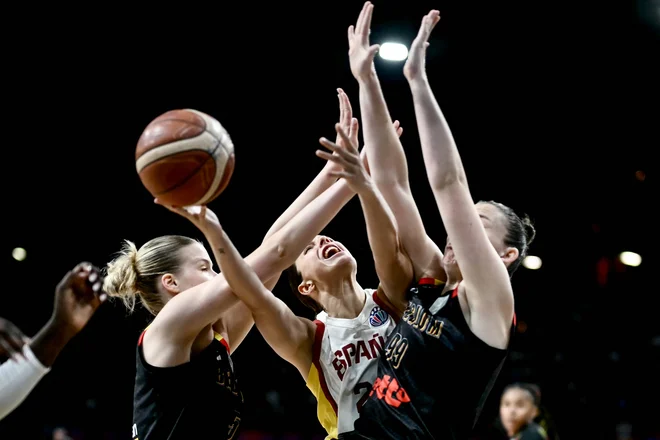 Belgijske košarkarice so ubranile naslov evropskih prvakinj. Po velikem preobratu so v finalu v Pireju ugnale Španke (67:65). Bron je z zmago nad Francijo osvojila Italija (69:54).  Foto: Aris Messinis/Afp