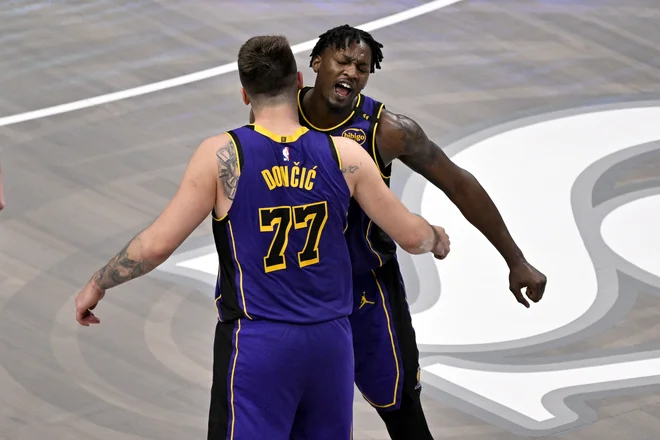 Luka Dončić in Dorian Finney-Smith sta prijateljski odnos zgradila v Dallasu. FOTO: Jerome Miron/Reuters
