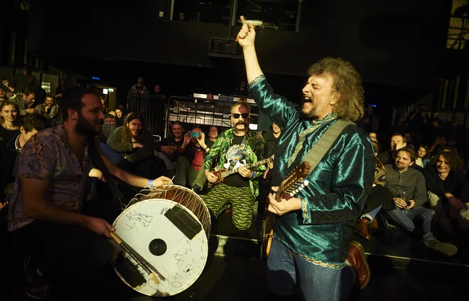 BaBa ZuLa so fantastični preplet urbanega rocka in anatolskega folka, poslušanih skozi istanbulske meglice. FOTO: Primož Zrnec/Delo