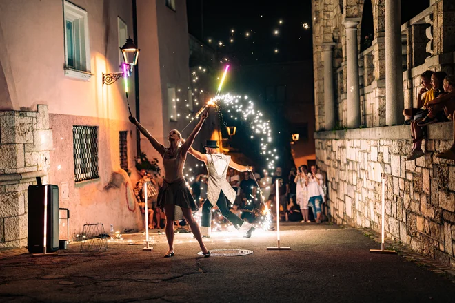 Čarobno Prešerno poletje pri Plečnikovih arkadah v Kranju. FOTO: ZTKK, Luka Fabčič