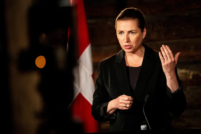 Socialdemokratska premierka Mette Frederiksen je napovedala, da Danska ne bo več del skupine »skopuških držav«. FOTO: Ida Marie Odgaard/Reuters