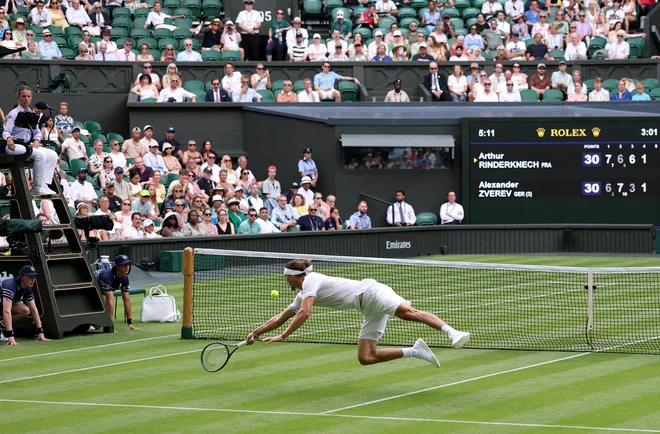 Nemec je že prvi dan Wimbledona doživel poraz po petih nizih proti Francozu Arthurju Rinderknechu. FOTO: Toby Melville/Reuters