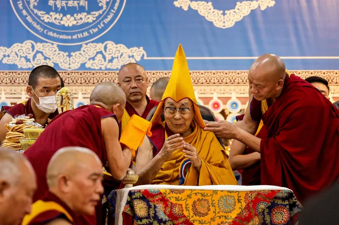 Tibetanski duhovni vodja dalajlama. FOTO: Sanjay Baid/AFP