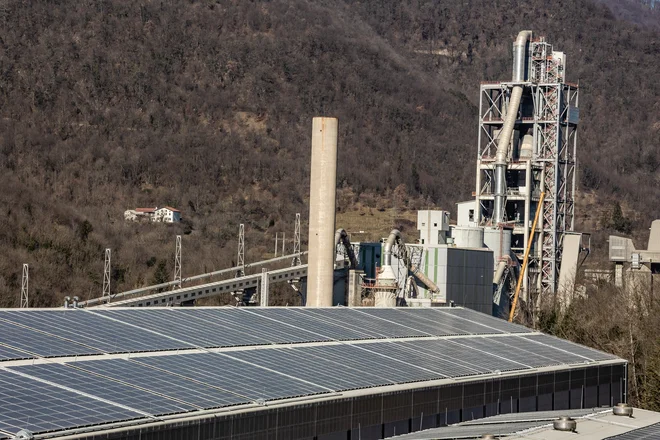 Podjetje je v preteklosti že investiralo v sončno elektrarno, zdaj so pridobili gradbeno dovoljenje za postavitev dodatnih kapacitet. FOTO: Črt Piksi/Delo