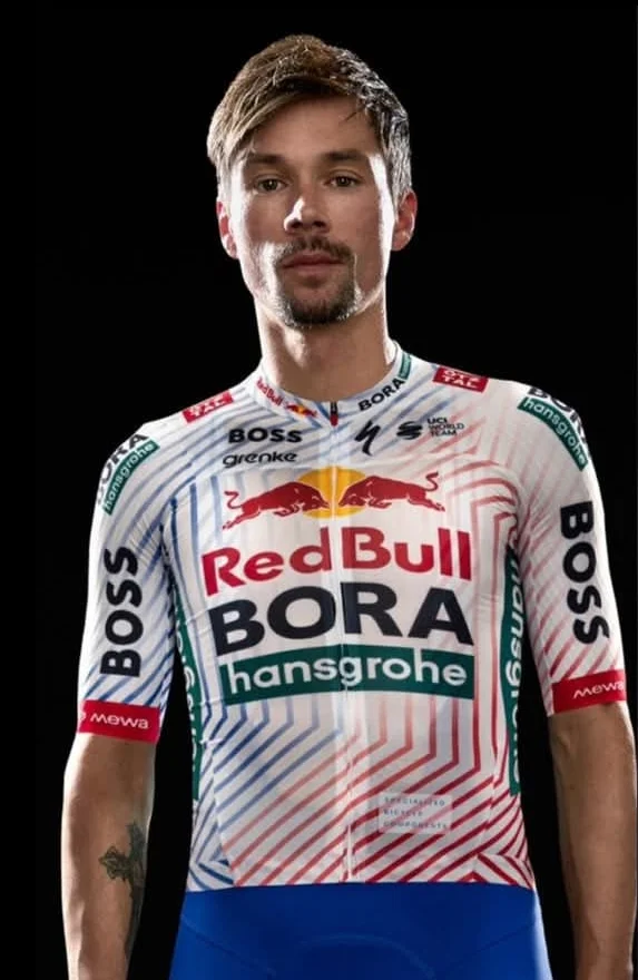 Primož Roglič v novem dresu. FOTO: Posnetek zaslona/Slo Cycling