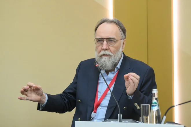 Filozof in ideolog Dugin ne prizanaša srebskemu predsedniku Vučiću. Foto Roscongress/ Reuters