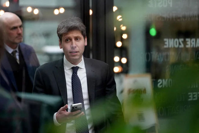 Izjemne plače in bonusi vplivajo tudi na svet startupov, kjer si marsikateri bodoči ustanovitelj zaradi visokih stroškov ne more več privoščiti tveganja. FOTO: Aurelien Morissard/Reuters