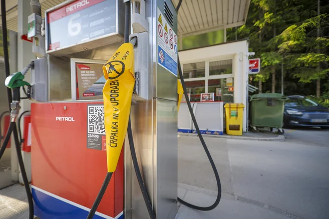 Na Petrolu vztrajajo, da poslovalnice do nadaljnega ostajajo zaprte. FOTO: Jože Suhadolnik