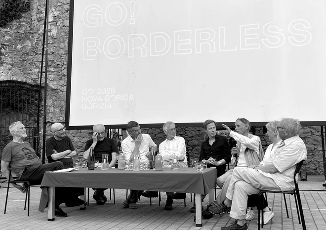 Kot del programa Evropske prestolnice kulture (EPK) Nova Gorica-Gorica so v Vipavskem Križu premierno predvajali celovečerni dokumentarni film o avantgardnem umetniškem gibanju OHO. FOTO: Zora Stančič