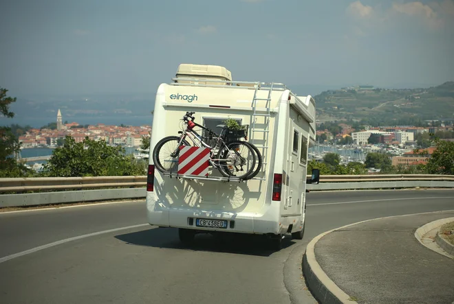 Pred odhodom od doma bodite pozorni na prtljago. FOTO: Jure Eržen
