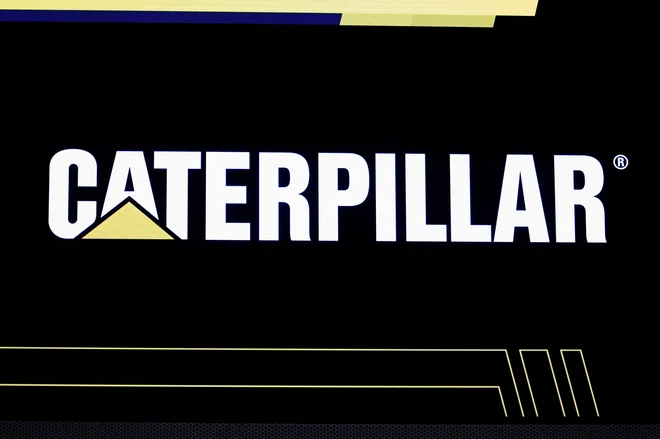 Poleg rasti prihodkov družbe Caterpillar se debeli tudi knjiga naročil, kar je dober napovednik bodočih prihodkov. Foto Brendan Mcdermid/Reuters