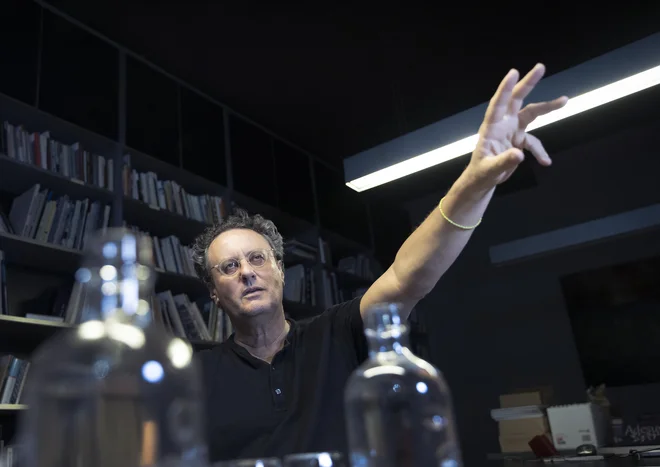 Paolo Pellegrin: Pri svojem delu srečujem veliko smrti, a to je tveganje, ki ga moram sprejeti. Smrt je moj partner, potovalni sopotnik. FOTO: Jože Suhadolnik