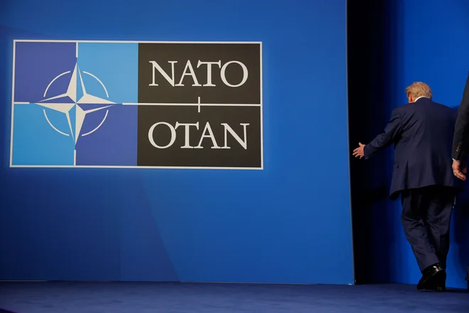Ameriški predsednik Donald Trump po koncu novinarske konference na nedavnem vrhu Nata v Haagu. FOTO: Brian Snyder/Reuters