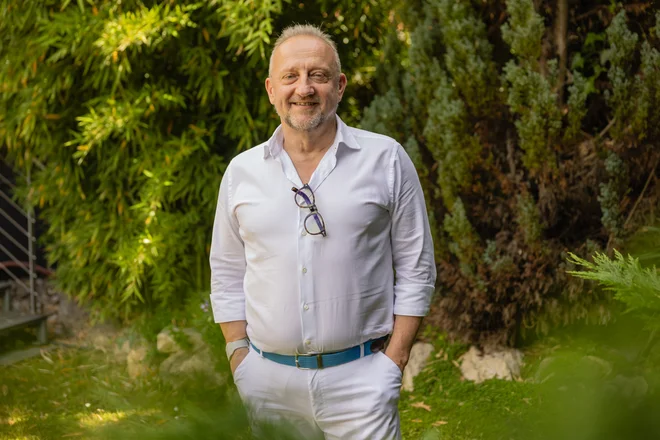 dr. Zdenko Trampuš je najbolj ponosen, da je sin šel po njegovih stopinjah. FOTO: Črt Piksi