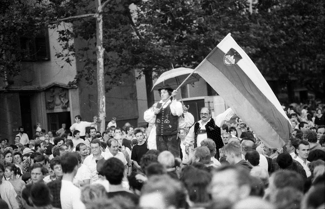 Slovenija je 1991 dobila svojo državo. Volilni sistem skupaj z ustavo skuša zavarovati njeno demokracijo. FOTO: Igor Modic