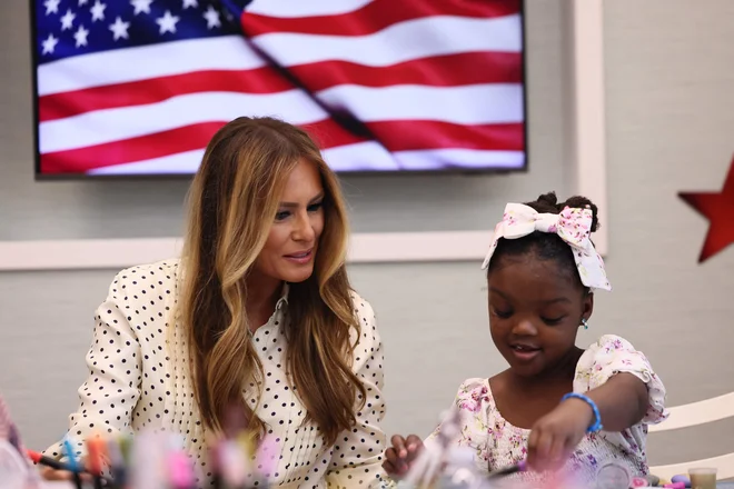 Prva dama Melania je obiskala bolne otroke. FOTO: Jemal Countess/AFP