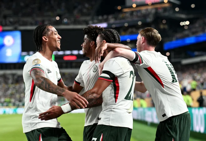 Nogometaši Chelseaja Joao Pedro, Malo Gusto, Andrey Santos in Cole Palmer so se takole veselili zmagovitega gola proti Palmeirasu. FOTO: Kyle Ross/Reuters