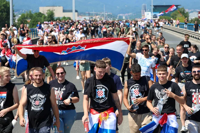 Reke ljudi se zlivajo na prizorišče koncerta, ki se bo začel ob 21. uri, končal pa predvidoma ob polnoči. FOTO: Damir Sencar/AFP