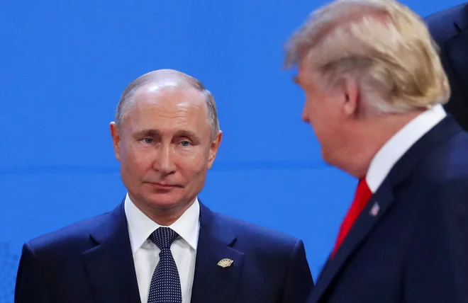 Ko Trump naleti na akterja, kot je Vladimir Putin, ki deluje po hladni logiki moči, se sistem sesuje, v eseju razloži slovenski filozof. FOTO: Marcos Brindicci/Reuters