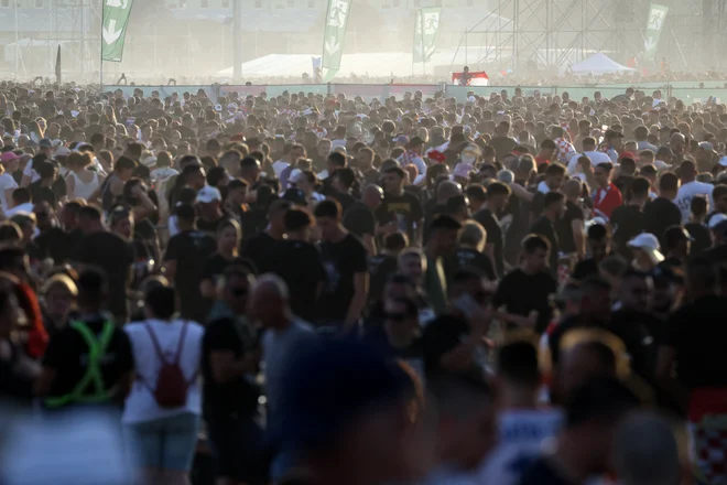 Spodbuda je tudi to, da bi lahko dosegli rekordno število udeležencev plačljivega koncerta. FOTO: Antonio Bronic/Reuters