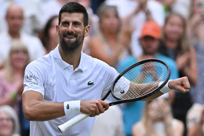 Novak Đoković se je veselil nove zmage v Wimbledonu. FOTO: Glyn Kirk/AFP
