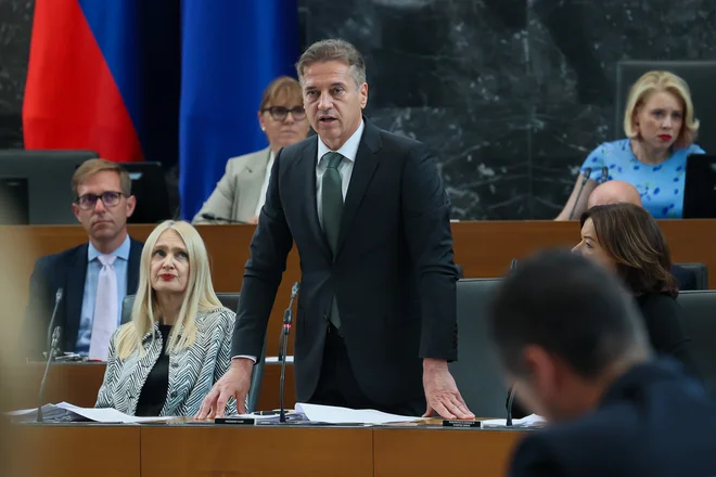 Slovensko obramboslovno stroko je predlog premiera Roberta Goloba o referendumu o članstvu v zvezi Nato presenetil, nekatere obramboslovce celo osupnil. FOTO: Črt Piksi
