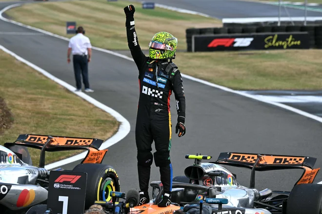 Lando Norris se je veselil prve zmage v Silverstonu. FOTO: Andrej Isakovic/AFP