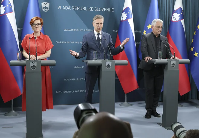 Če bi bile parlamentarne volitve jutri, bi koalicijske stranke v državnem zboru skupaj dobile 25,7 odstotka, opozicijski pa 26,2 odstotka. FOTO: Jože Suhadolnik