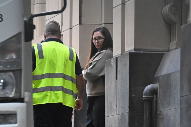 Sodišče v avstralskem mestu Morwell je gostilo sojenje, ki je pritegnilo mednarodno pozornost. FOTO: James Ross/Reuters