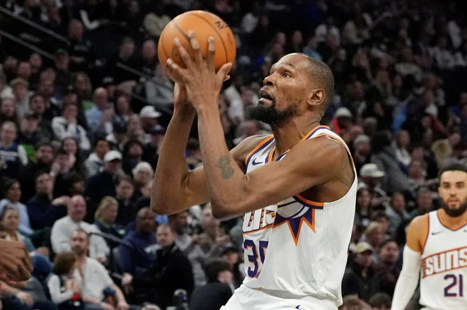 Po treh neuspešnih sezonah v Arizoni pri Phioenixu bo Kevin Durant poskušal popeljati na vrh lige NBA Houston. FOTO: Bruce Kluckhohn/magnn Images Via Reuters Connect