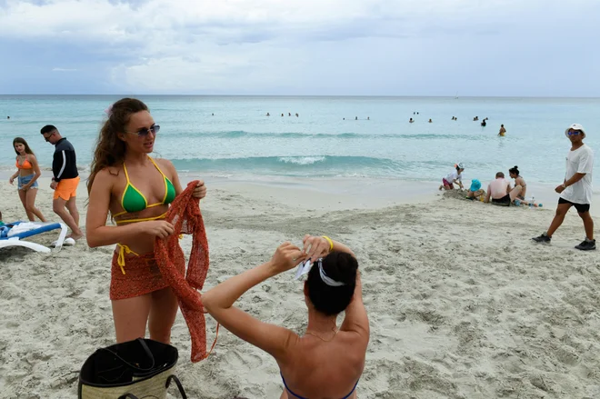 Kubanske plaže vabijo turiste. FOTO: Norlys Perez/Reuters