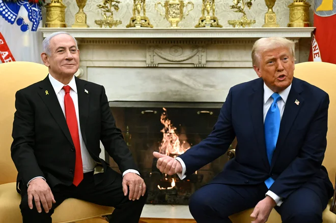 Srečanje med Trumpom in Netanjahujem v Ovalni pisarni Bele hiše februarja letos FOTO: Andrew Caballero-reynolds/AFP