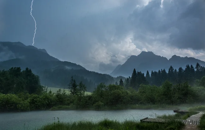 Zaradi že namočene zemlje in pričakovanih močnih nalivov obstaja povečana nevarnost za hudourniške poplave. (Fotografija je simbolična.) FOTO: Shutterstock