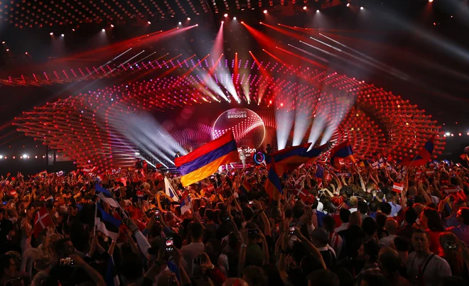 Če bo evrovizijska karavana pripotovala na Dunaj, bo šov najverjetneje spet v Mestni dvorani (Stadthalle), kjer je bil tudi leta 2015 (na fotografiji). FOTO: Leonhard Foeger/ Reuters