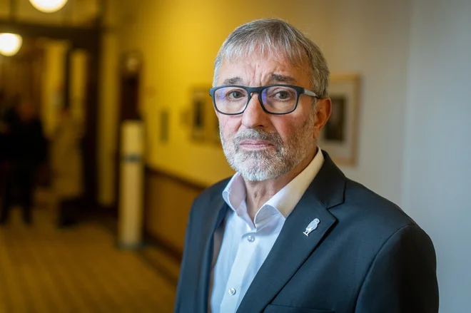Miodrag Đorđević, predsednik vrhovnega sodišča, ugotavlja, »da je sodni svet dal večjo težo neodvisnosti sodnice kot skrbi za javni ugled sodstva in njegovo integriteto ter varovanju in krepitvi zaupanja v sodno vejo oblasti«. Foto Voranc Vogel