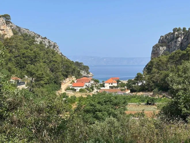 Na otoku, kjer sonce sije 2718 ur na leto. Osebni Arhiv