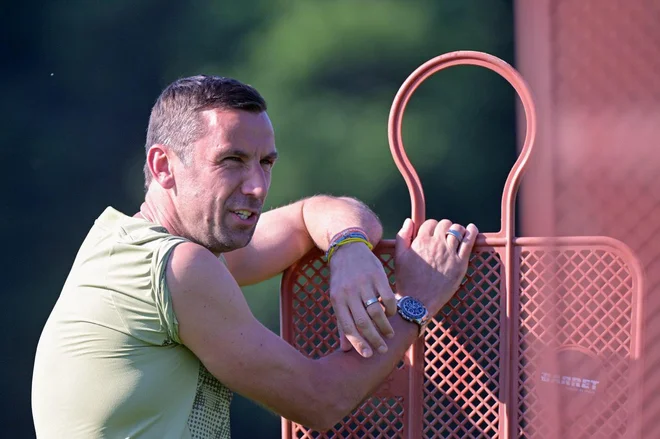 Darijo Srna budno spremlja treninge Šahtarja. FOTO: Šahtar Donjeck