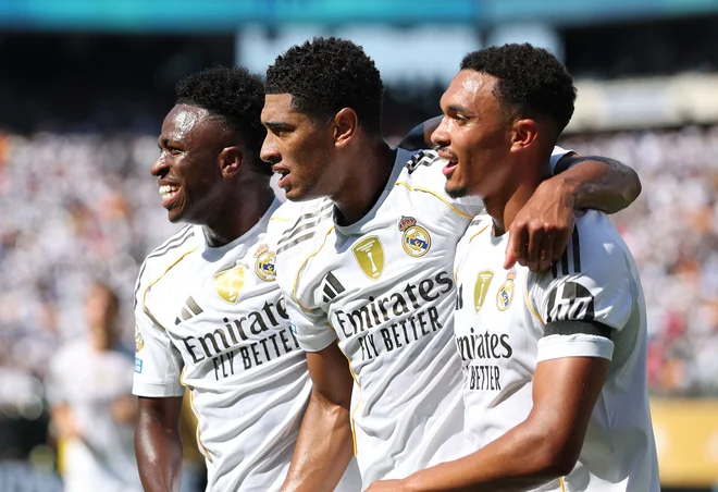 Vinicius Junior, Jude Bellingham in Trent Alexander-Arnold med četrtfinalno tekmo z Borussio Dortmund. FOTO: Francois Nel/AFP
