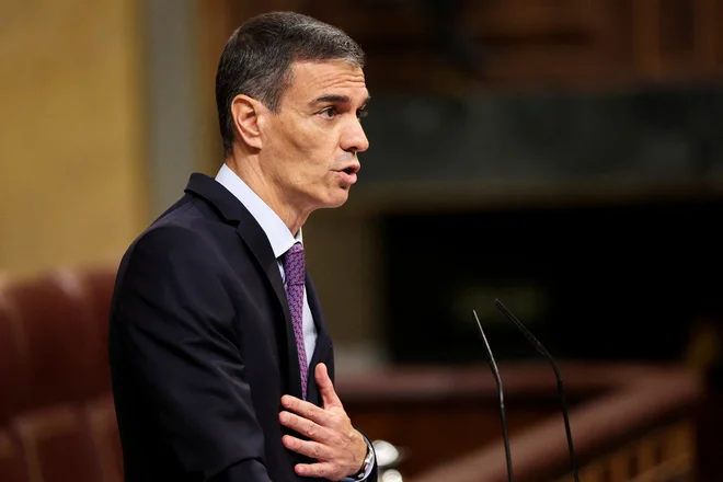 »Razumem, da imajo nekateri državljani pomisleke o tem, kaj sem vedel in česa ne. Sam teh dvomov nimam,« je večeraj dejal Pedro Sánchez. Foto Violeta Santos Moura/Reuters
