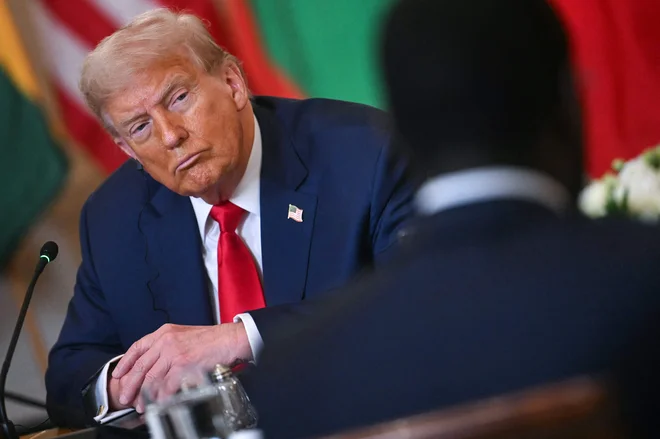 Delnice Nvidie so si opomogle za 74 odstotkov od aprilskih padcev, ki so jih povzročile grožnje Donalda Trumpa s carinami. FOTO: Jim Watson/AFP