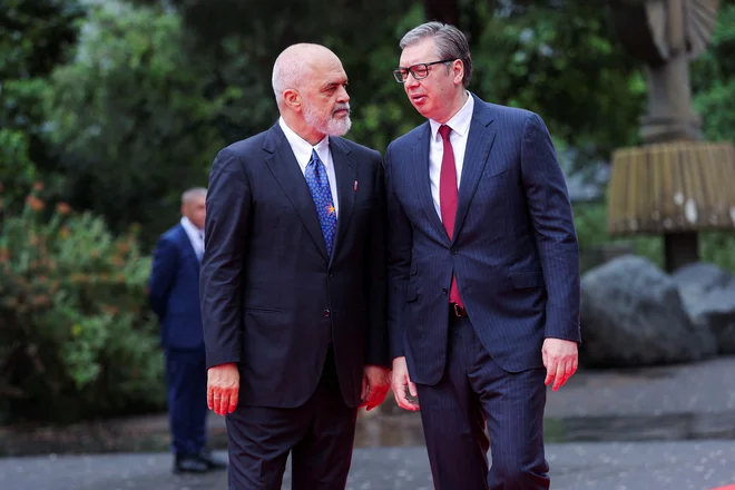 Komentatorji albanskemu premieru Ediju Rami očitajo naivno politiko prijateljevanja s srbskim predsednikom Aleksandrom Vučićem. FOTO: Valdrin Xhemaj/Reuters